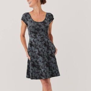 Pact Organic Cotton Black & Blue Fit & Flare Open Back Knee Length Dress